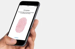 Apple вернёт в iPhone сканер отпечатков пальцев Apple вернёт в iPhone сканер отпечатков пальцев