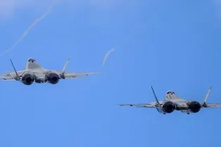 Синхронную посадку пары Су-57 сняли с воздуха