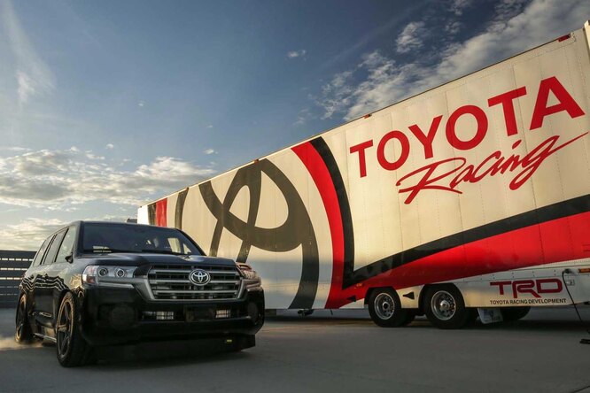 Toyota Land Cruiser стал самым быстрым внедорожником в мире Toyota Land Cruiser стал самым быстрым внедорожником в мире