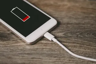 4 причины, почему ваш телефон не заряжается 4 причины, почему ваш телефон не заряжается