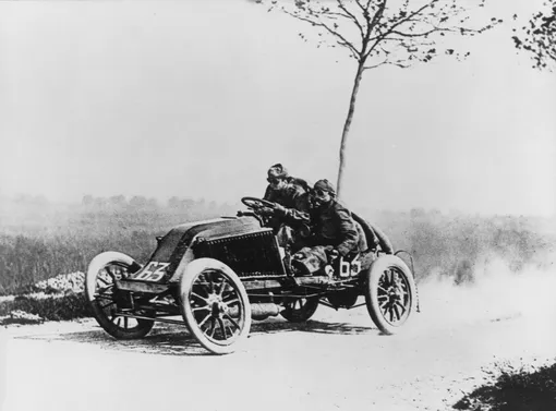 Renault Voiturette, первый автомобиль Renault, выпускавшийся с 1898 по 1903 годы Renault Voiturette, первый автомобиль Renault, выпускавшийся с 1898 по 1903 годы