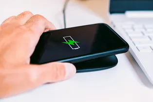 Как максимально быстро зарядить смартфон без проводов: 5 лайфхаков Как максимально быстро зарядить смартфон без проводов: 5 лайфхаков