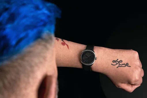 часы в коллаборации с Артемием Лебедевым часы в коллаборации с Артемием Лебедевым