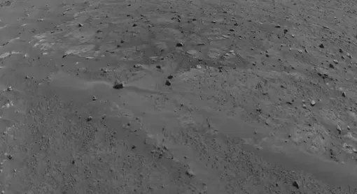 Марсоход Perseverance NASA использовал свои навигационные камеры, чтобы запечатлеть свое движение по краю кратера Джезеро. Изображения с навигационных камер были объединены с данными марсохода и помещены в виртуальную 3D-среду, в результате чего была создана эта реконструкция с виртуальными кадрами, вставленными примерно каждые 10 см продвижения марсохода.