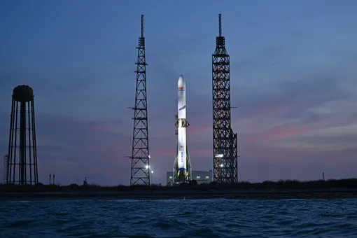 Ракета-носитель New Glenn, фото от 18 апреля 2026 года. Ракета-носитель New Glenn, фото от 18 апреля 2026 года.