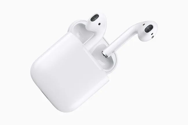 Почти десятилетие на рынке: какими были первые AirPods?