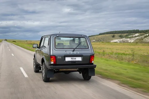 Lada Niva Legend на шоссе Lada Niva Legend на шоссе