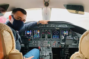 Экс-бортпроводника в США обвинили в том, что он притворялся пилотом