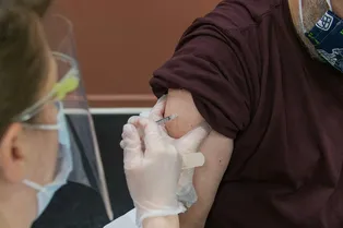 У добровольцев, умышленно зараженных COVID-19, обнаружен невиданный ранее иммунный ответ