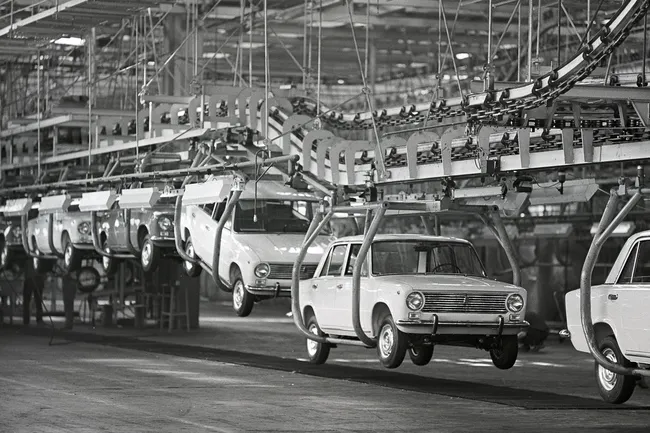 Непьющие азиаты и «бородачи с Фиата»: зачем СССР нанимал на ВАЗ иностранцев