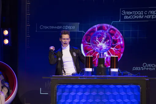 Шоу «Новый год 100 лет вперед» Шоу «Новый год 100 лет вперед»