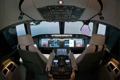 кабина пилота в самолете МС-21 кабина пилота в самолете МС-21