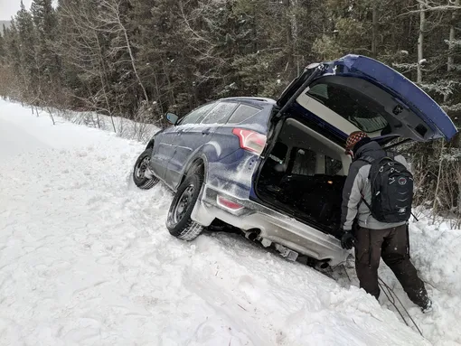 автомобиль ford kuga в кювете авария автомобиль ford kuga в кювете авария