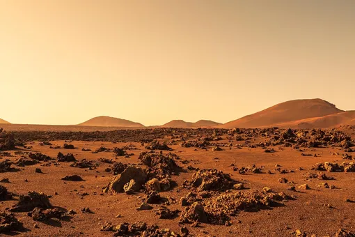 Богатые каолинитом породы, обнаруженные Perseverance, указывают на то, что когда-то на Марсе могли существовать теплые, пропитанные дождями условия, что дает новые подсказки о древнем климате планеты и ее потенциальной пригодности для жизни в прошлом.