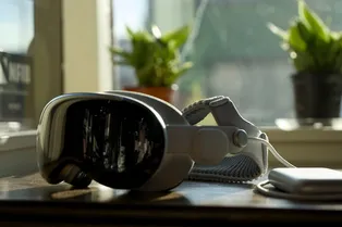 Apple ускорила разработку своих первых умных очков: камеры, ИИ и никакого экрана