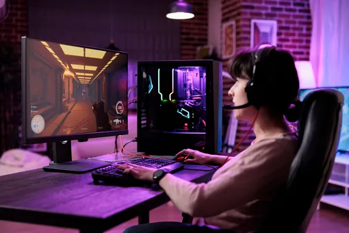 Девушка-геймер