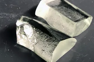 Новое «львиное» стекло в 10 раз прочнее обычного и намного экологичнее Новое «львиное» стекло в 10 раз прочнее обычного и намного экологичнее