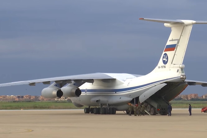 Россия отправила в Италию 10 самолетов для борьбы с COVID-19 Россия отправила в Италию 10 самолетов для борьбы с COVID-19