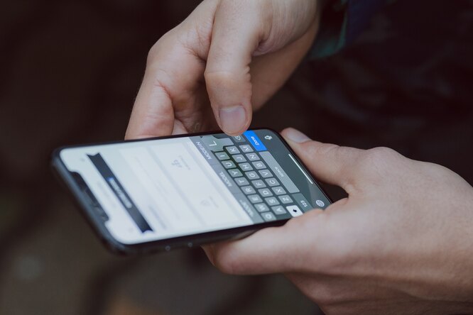 Использование смартфона может привести к боли в челюсти Использование смартфона может привести к боли в челюсти
