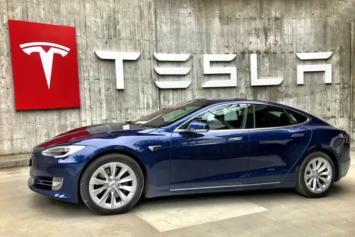 Сотрудник Tesla требует $51 млн после удара ИИ-робота на заводе Сотрудник Tesla требует $51 млн после удара ИИ-робота на заводе
