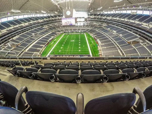 Крытый стадион Dallas Stadium (Арлинтон, США) около 92 900 мест. Крупнейший стадион среди тех, на которых пройдут матчи Чемпионата мира 2026 года. Крытый стадион Dallas Stadium (Арлинтон, США) около 92 900 мест. Крупнейший стадион среди тех, на которых пройдут матчи Чемпионата мира 2026 года.
