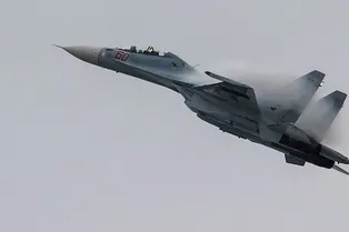 Су-27 перехватил американского разведчика: видео