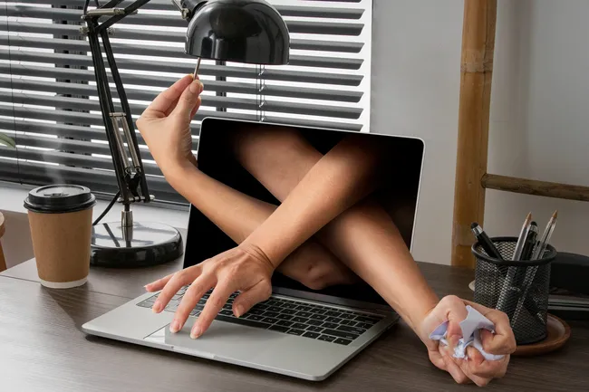 Как платформы манипулируют нами: жизнь в плену интерфейсов и «темных паттернов»