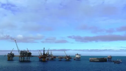 Комплекс платформ на нефтяном месторождении Экофиск в Северном море.