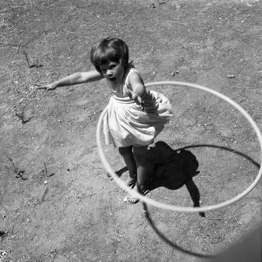 Девочка с обручем, 1958 г. Девочка с обручем, 1958 год