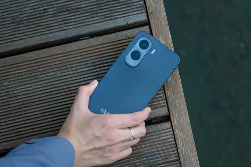 iQOO Z11 iQOO Z11 в черном цвете