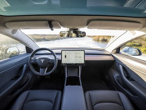 водительское место Tesla водительское место Tesla