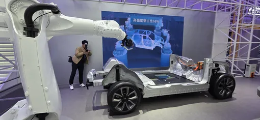 Более половины из 1085 представленных в Гуанчжоу автомобилей оснащаются тяговой аккумуляторной батареей Более половины из 1085 представленных в Гуанчжоу автомобилей оснащаются тяговой аккумуляторной батареей