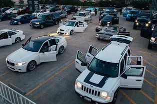 Японец исполнил симфонию 100 автомобилей Японец исполнил симфонию 100 автомобилей