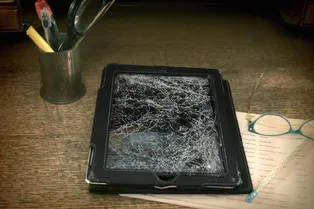 Как самостоятельно заменить разбитое стекло на iPad и iPhone Как самостоятельно заменить разбитое стекло на iPad и iPhone