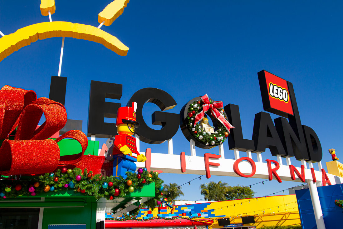 LEGOLAND поставил Рождественскую елку, сделанную из более чем 364 000 кубиков