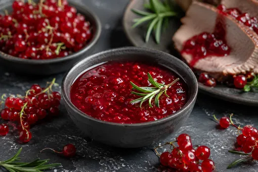 Любителям кисло-сладких соусов такое точно зайдет! Вот куда девать лишний урожай ягод Куда девать красную смородину