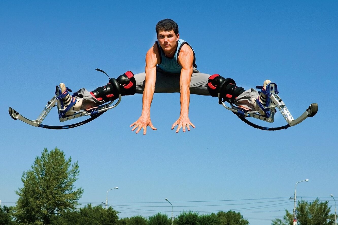 Большой прыжок. Современные сапоги скороходы. Джоли джамперы. Ходули скороходы. Сапоги скороходы bionic.