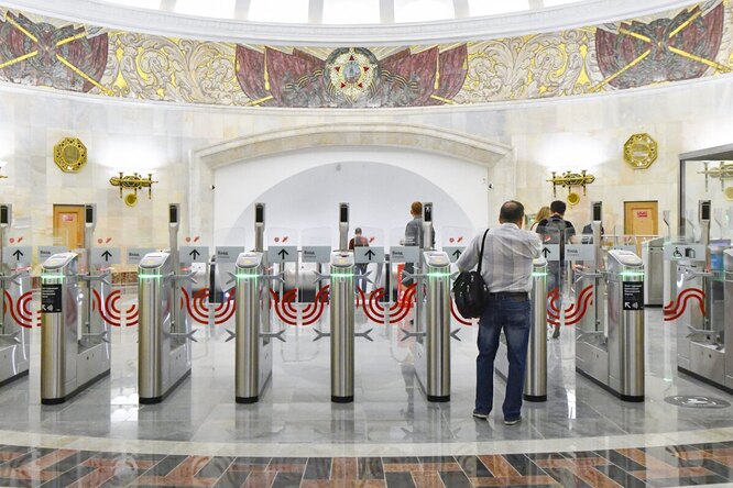 После долгой реконструкции в Москве открылась станция метро «Смоленская» – ей вернули исторический облик После долгой реконструкции в Москве открылась станция метро «Смоленская» – ей вернули исторический облик