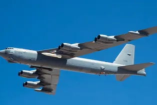 B-52 впервые взлетел с гиперзвуковой ракетой B-52 впервые взлетел с гиперзвуковой ракетой