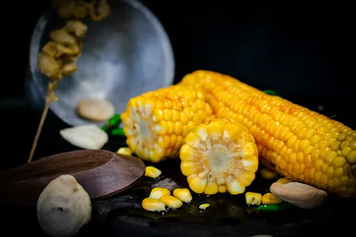 кукуруза в початке кукуруза в початке