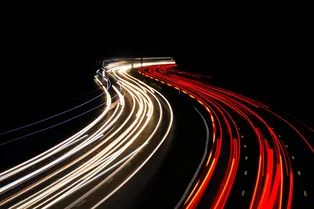 С этой простой задачкой ПДД не справляется 80% водителей. Вы в их числе?