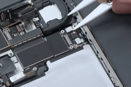 Китайские умельцы установили в iPhone Air слот для SIM-карт Китайские умельцы установили в iPhone Air слот для SIM-карт