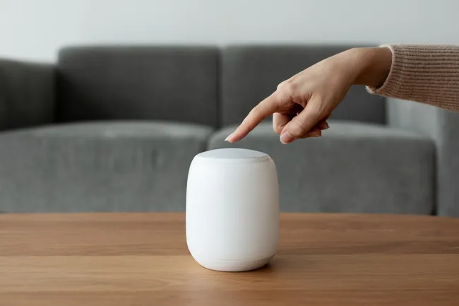 OpenAI может выпустить умную колонку: Джони Айв без дела не сидит