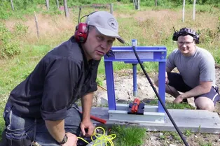 Что будет, если попытаться раздавить динамит гидравлическим прессом: видео