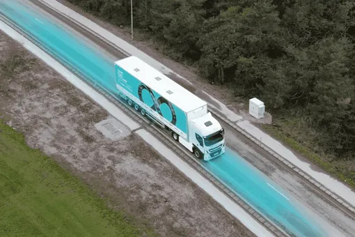 Французская автомагистраль заряжает электромобили на ходу – впервые в мире Французская автомагистраль заряжает электромобили на ходу – впервые в мире