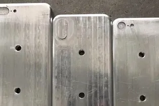 Корпуса новых iPhone засветились на фото Корпуса новых iPhone засветились на фото