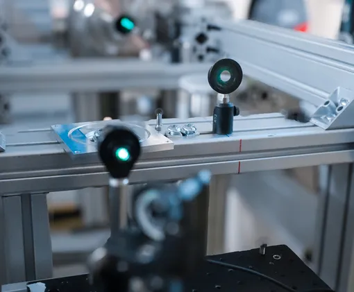 Оптическая настройка спектрометра OHREX с использованием зеленого лазера и диафрагм.