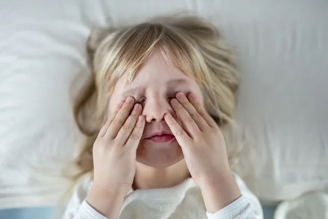 Почему мы трем уставшие глаза?