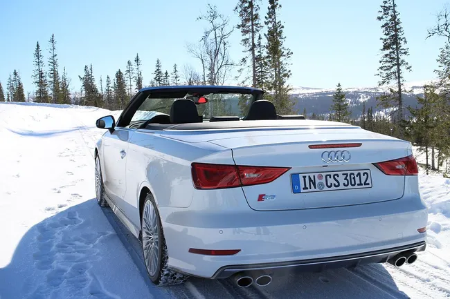 Можно ли в России ездить на кабриолете зимой: этот водитель удивляет всех знакомых