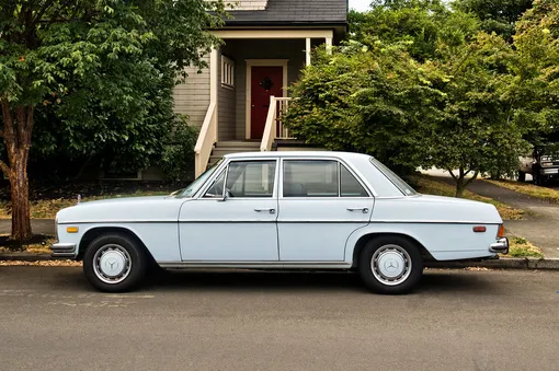 light blue mercedes w114 light blue mercedes w114